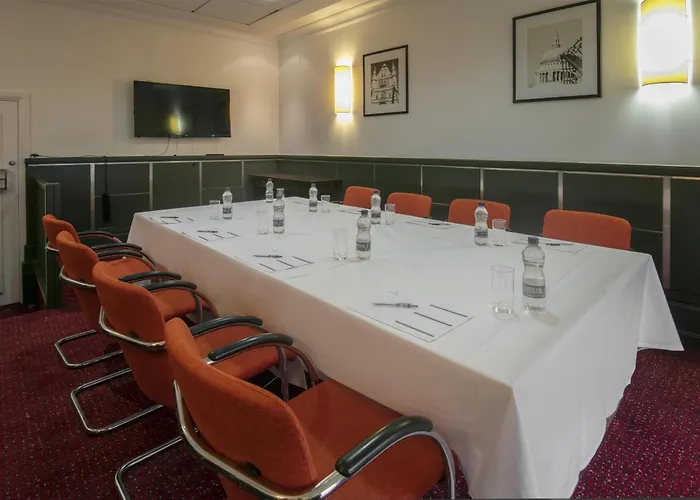 The Crown London Hotel, Cricklewood North West London, Worldhotels Distinctive